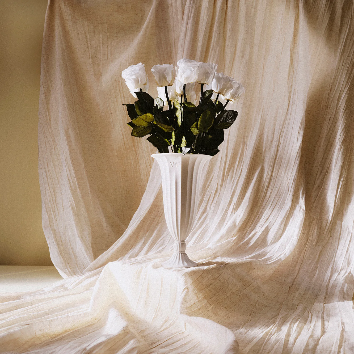 Aphrodite Porcelain Vase - Image 4