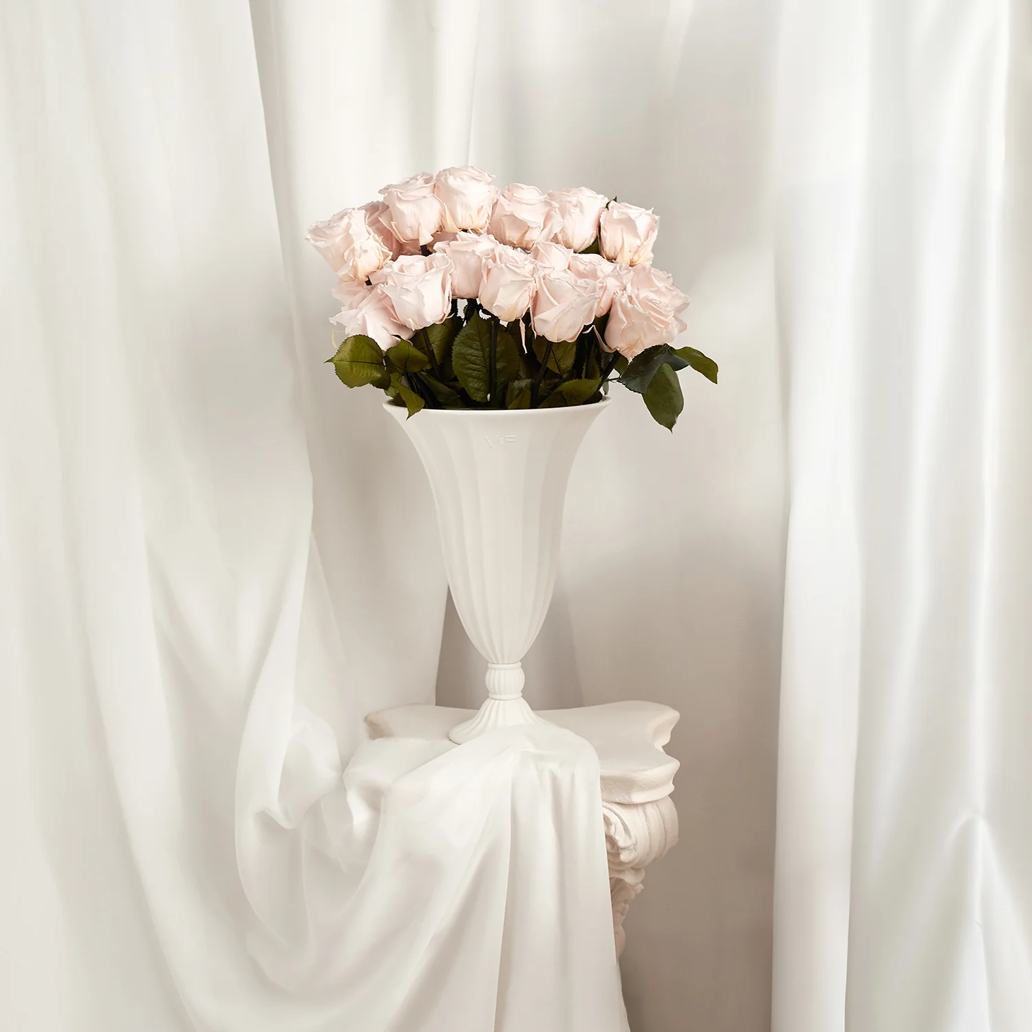 Aphrodite Porcelain Vase - Image 5