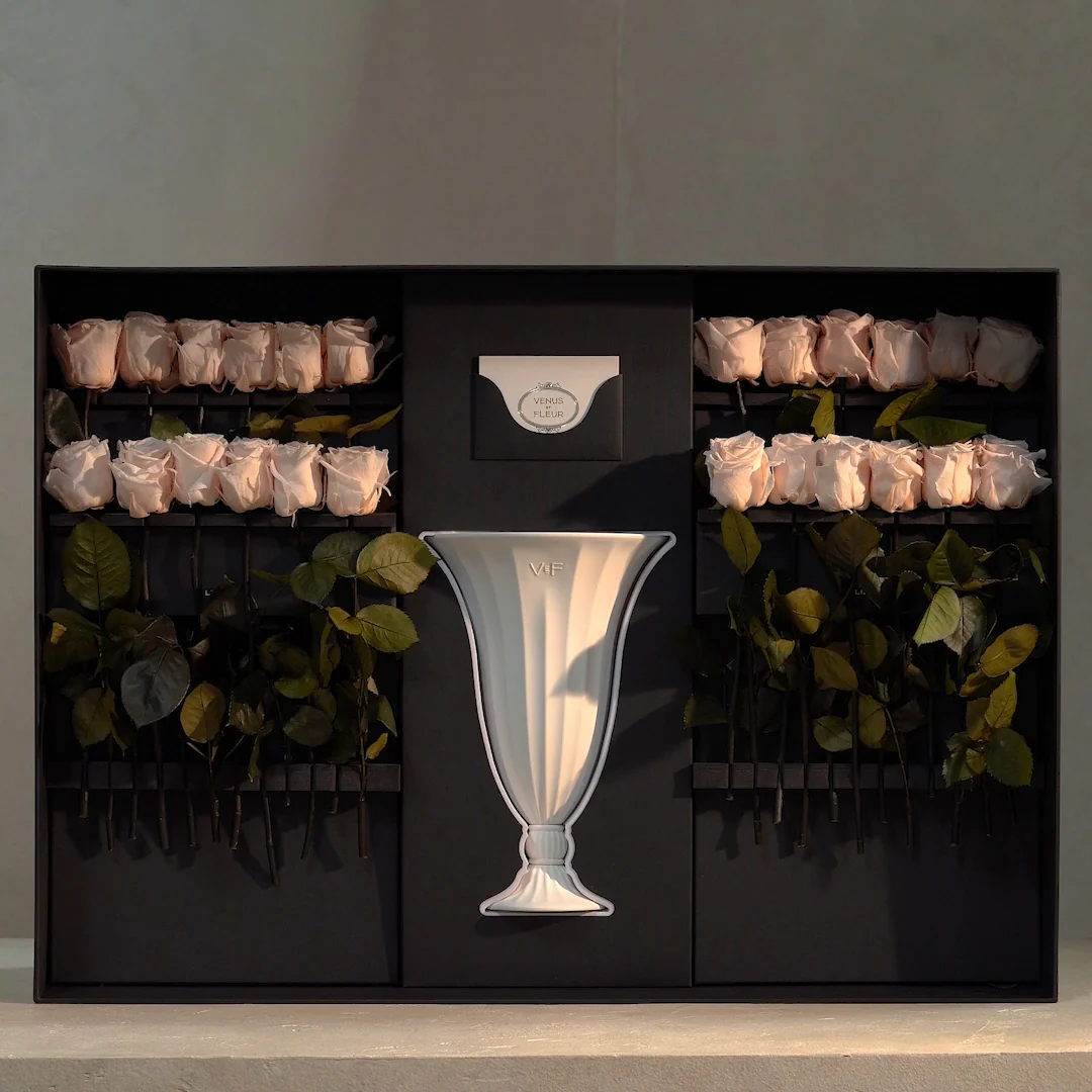Aphrodite Porcelain Vase - Image 5