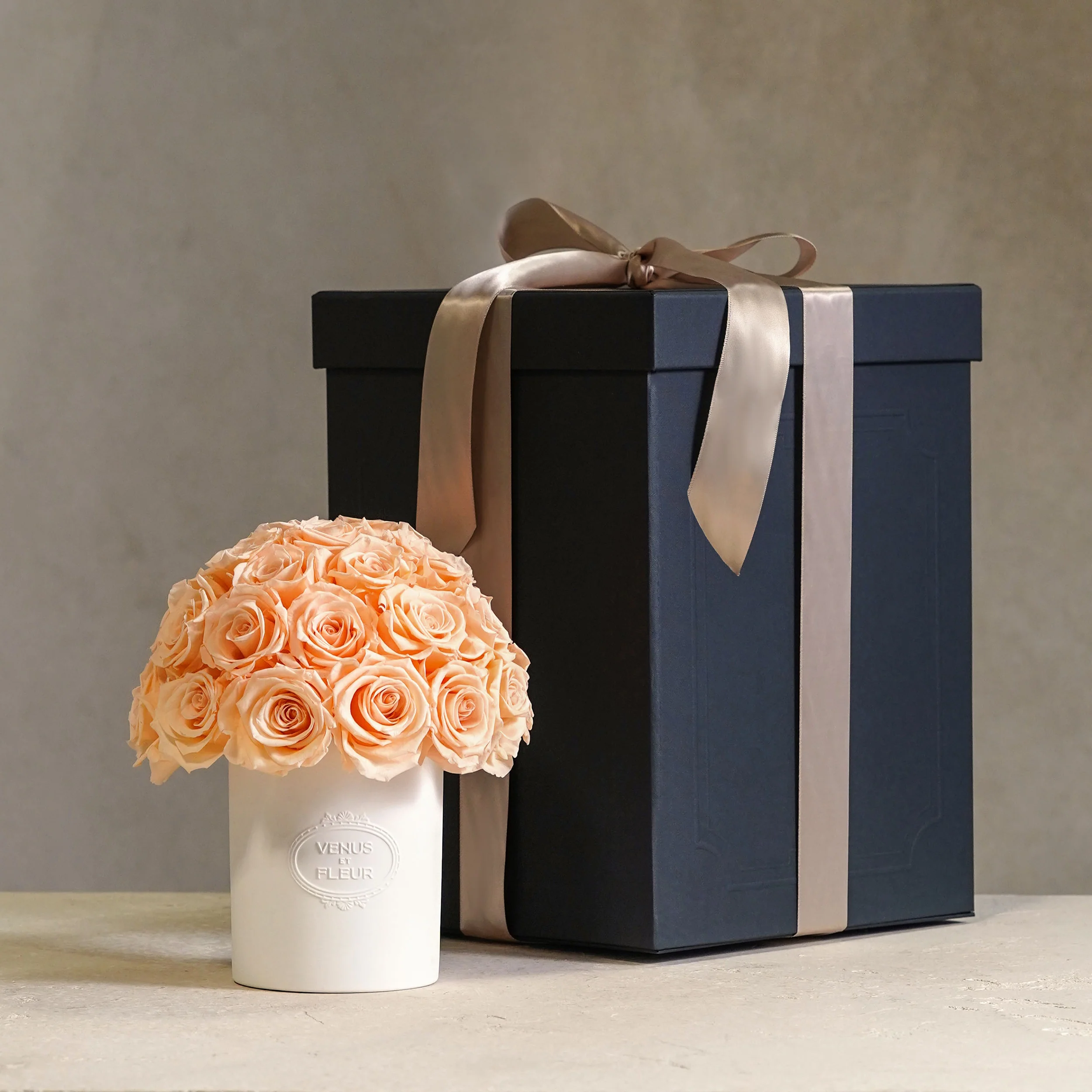 Fleura Porcelain Vase - Image 3